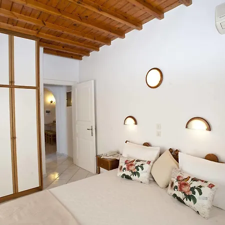 Filoxenia Apartament *